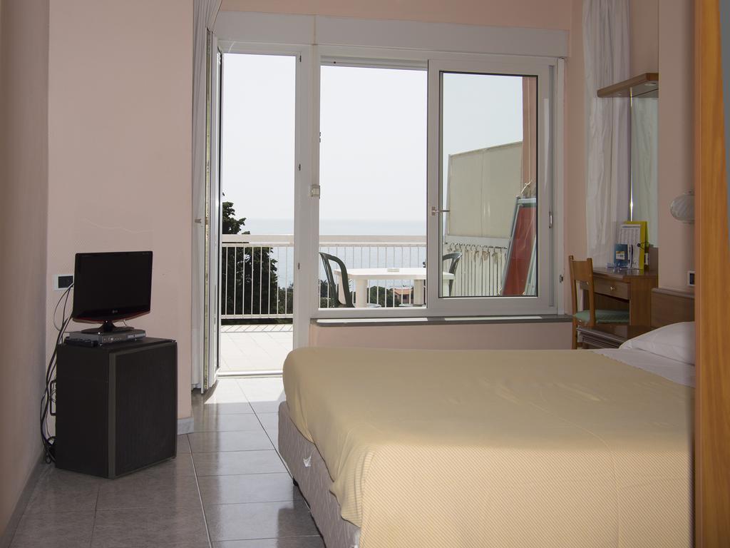 Hotel Cristallo Lerici Bagian luar foto