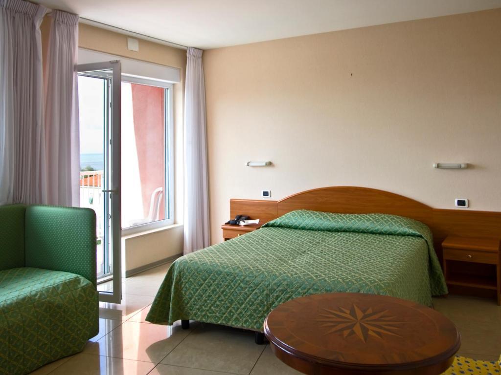 Hotel Cristallo Lerici Ruang foto