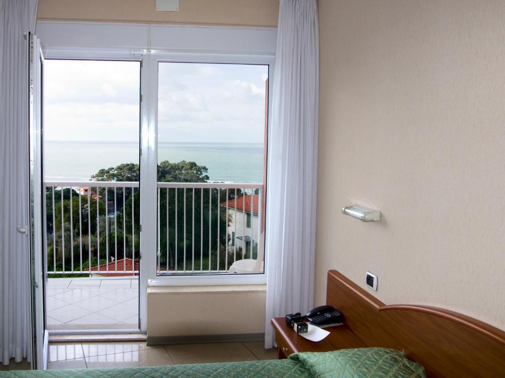 Hotel Cristallo Lerici Ruang foto