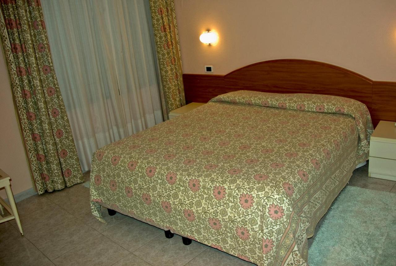 Hotel Cristallo Lerici Ruang foto